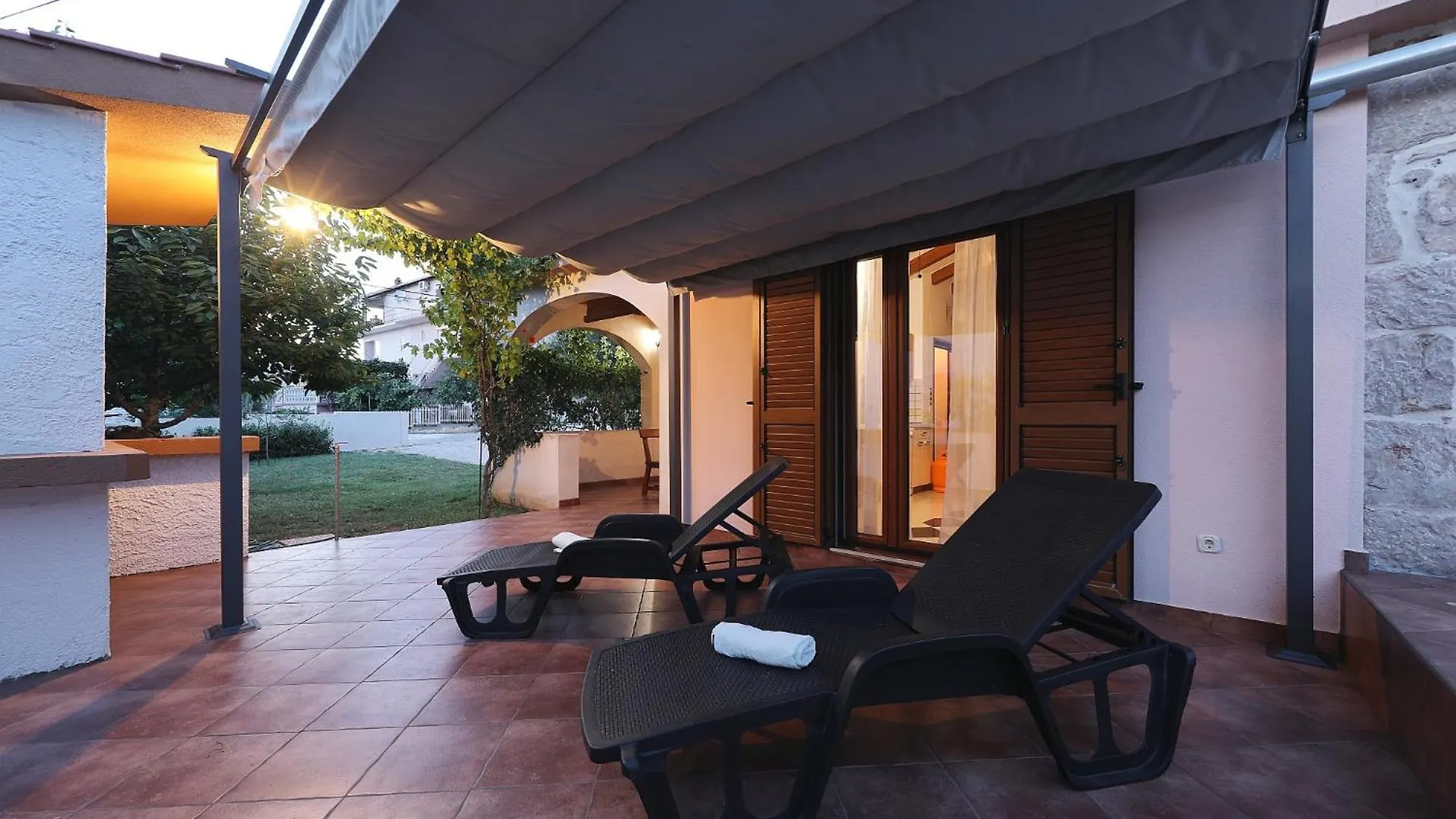Villa Marko Sukošan アパート